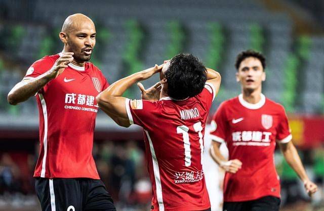 成龙携杨洋艾伦母其弥雅朱正廷欢乐拜年为观众送上春运安全;秘籍成龙学跳广场舞成龙演奇幻文豪成龙与《狂怒沙暴》演员约翰;塞纳成龙招牌动作喜剧;很有信心春节全家观影首选急先锋成龙主演的电影《急先锋》勇闯2020春节档，将于大年初一与观众见面